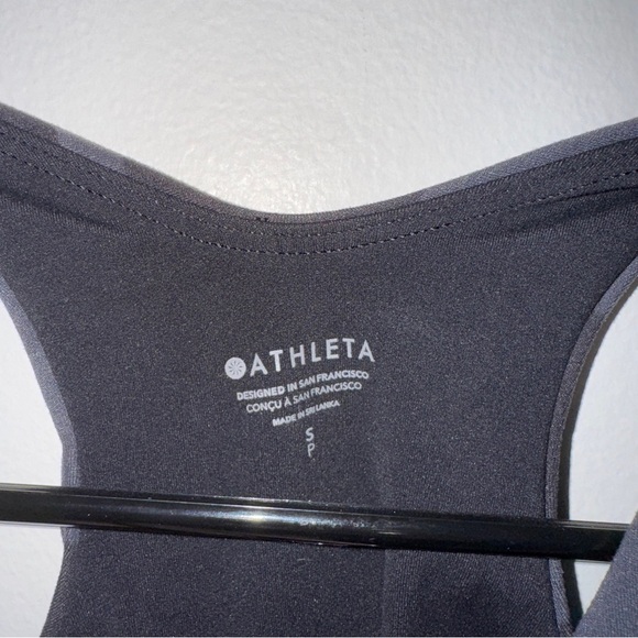 ATHLETA Conscious Crop Top Size Small Black Camo
Gray Workout Gym Run - Picture 7 of 8